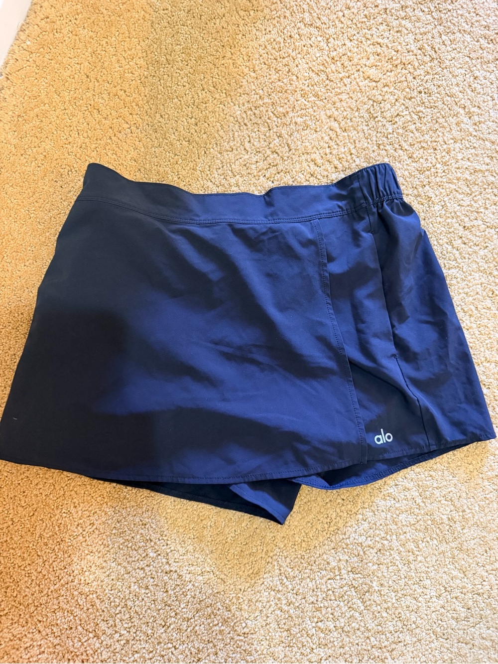 ALO Yoga women’s Navy Athletic Shorts - Dark Blue Performance Skorti